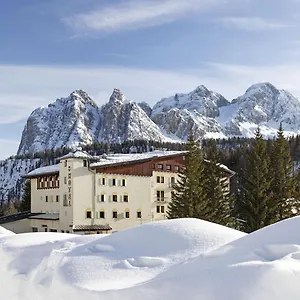 Hotel Passo Tre Croci Cortina, Cortina dʼAmpezzo
